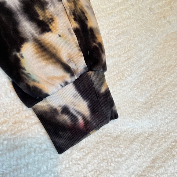 Young & Reckless (Y&R) Tie-Dye Graphic Joggers Sweatpants | Black/Red/Teal | Men - Picture 9 of 10